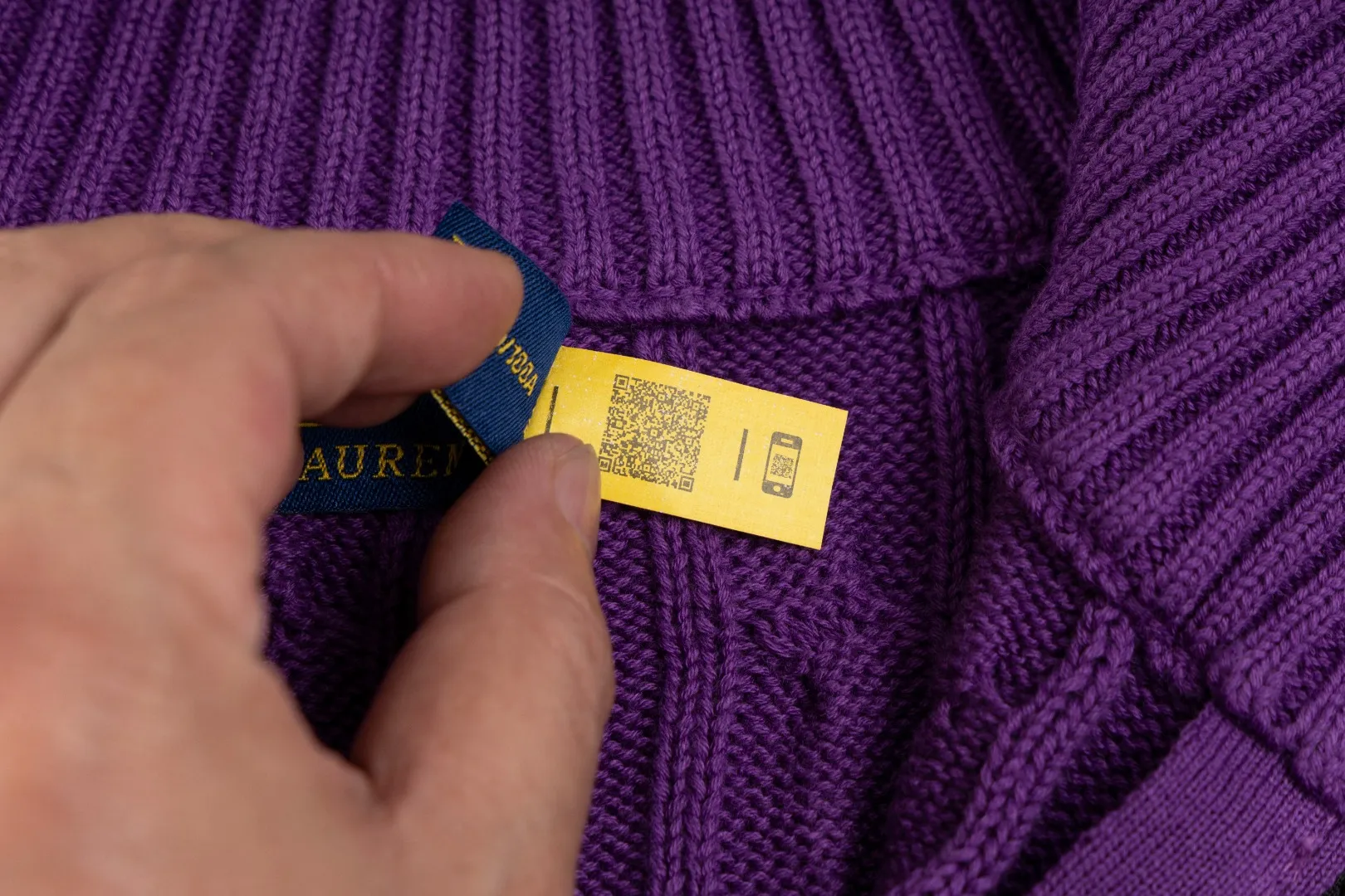 P236 #R92 RALPH LAUREN Ralph Lauren fifteen colors classic small label embroidery logo turtleneck pullover half-zip knitted cable sweater with high-density LOGO embroidery on the chest and original customized tag accessories. Made of pure cotton yarn, pure cotton is skin-friendly and comfortable, small label war horse embroidered twist turtleneck sweater 🐎 high quality, follow the blogger to learn how to wear it! Let’s buy a Ralph Lauren cable sweater. It’s a super hard-to-find series after it became popular. It’s hard to find one on the official website. It’s simple and practical to wear, with a lazy and loose feel. The thickened fabric has more texture, feels soft and delicate, and has a loose fit. Whether worn alone or layered, you can wear different styles of fashion with just one piece!   Size：XS S M L